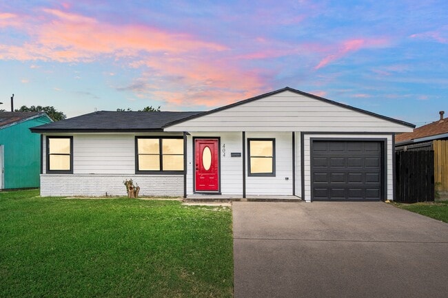 Photo - 404 Glenmore Dr