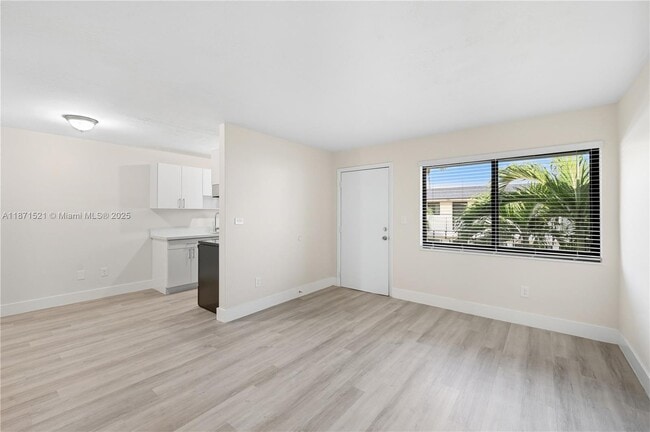 Building Photo - 1310 W 29th St Unit 29
