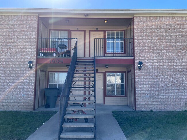 Photo - 1606 Dugger Cir Unidad D