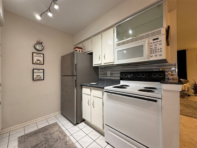 845 Augusta Dr Unit 11