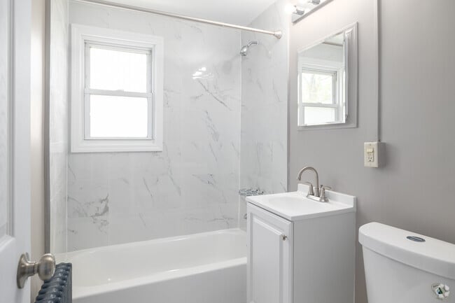 1BR, 1BA - 500SF - Premium - Bathroom