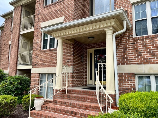 Photo - Charming 2 Bedroom/2 Bathroom Apartment Unit in Pond Condos!