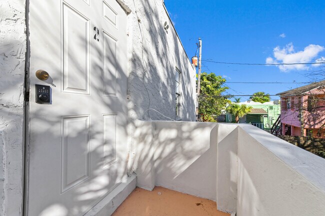 Photo - 515 Putnam Rd