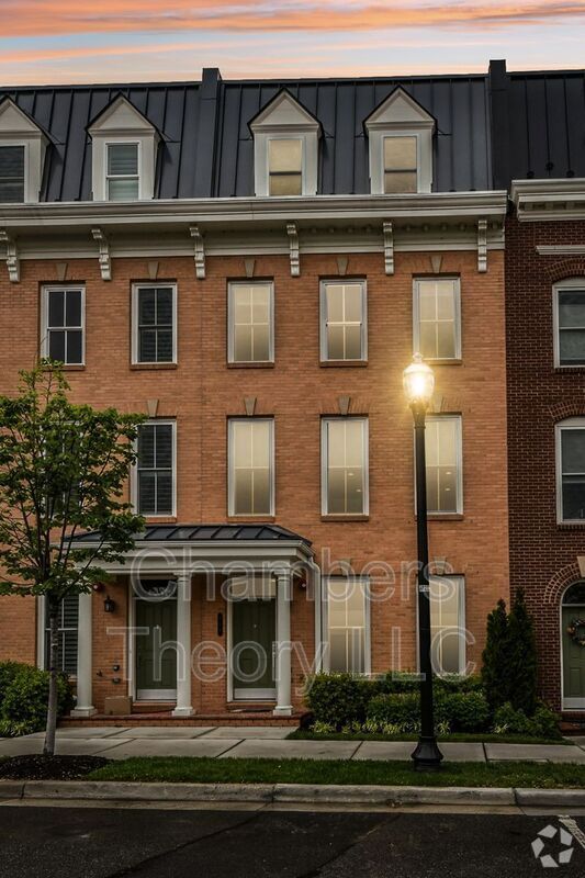 Building Photo - 716 Bluemont Ave Rental