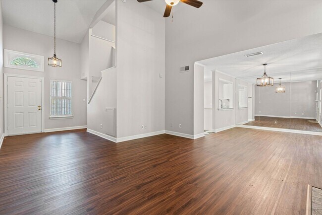 6637 Jackson Square