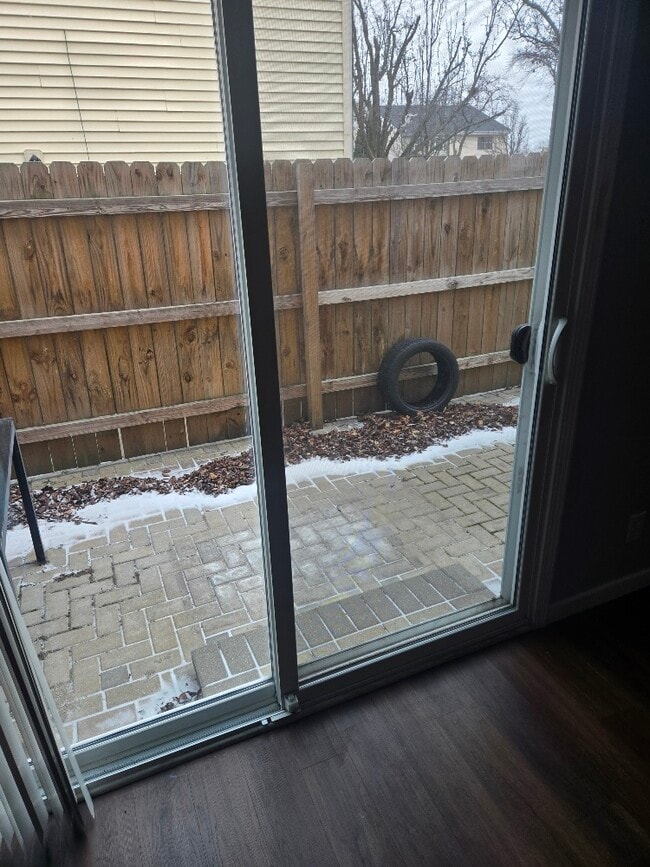 Building Photo - 4V S Fernwood Dr