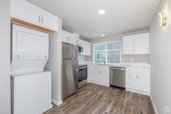 2BR, 1BA - 656SF - Kitchen