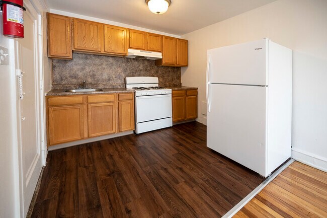 Photo - English Manor Apartments