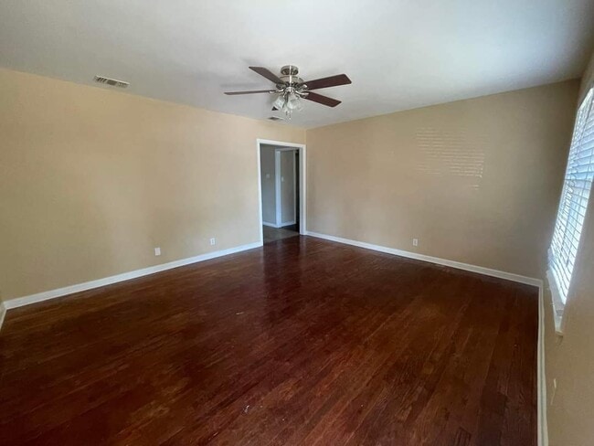 Photo - 1906 Anaqua Ave