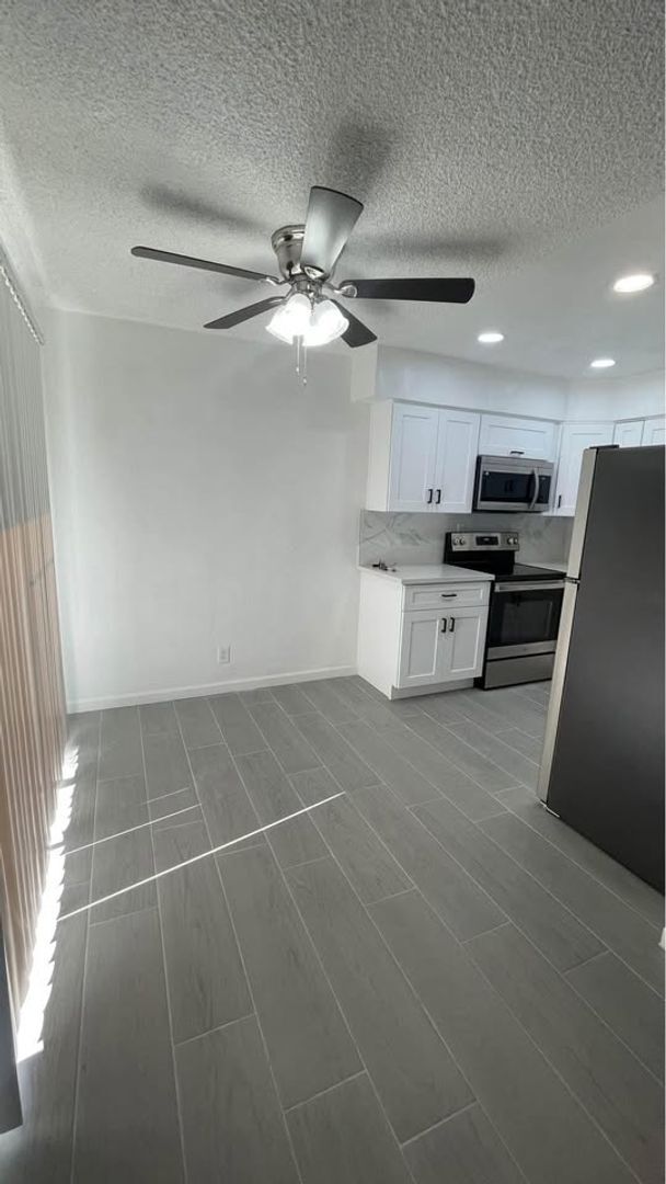 Photo - 1800-1818 Rexford Dr