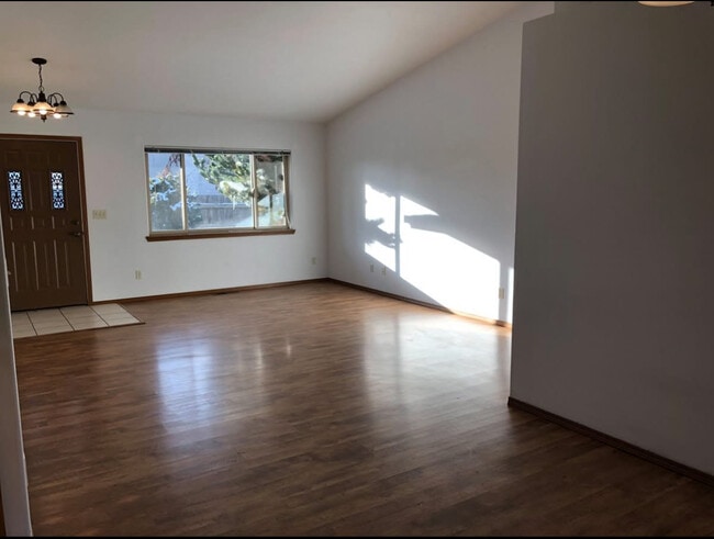 Building Photo - 501 E Walnut Cir Rental