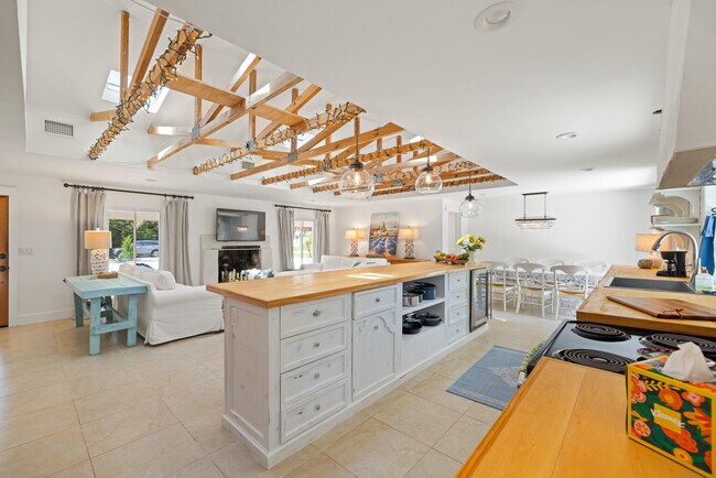 Photo - 425 10th Ave