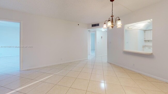 Photo - 3300 W Rolling Hills Cir Unidad 302