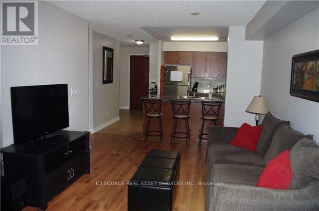 Photo - 5 Michael Power Pl Unité 704