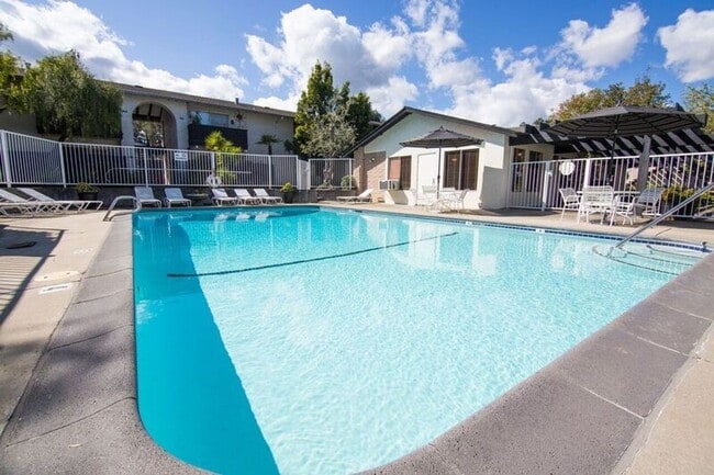 Photo - Twelve Oaks Apartments