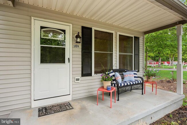 Photo - 109 6th Ave