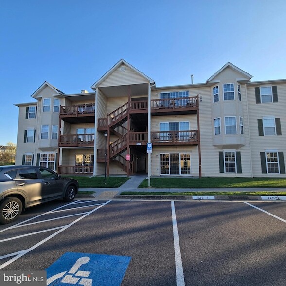 Building Photo - 129-122 Brookland Terrace Unit 2