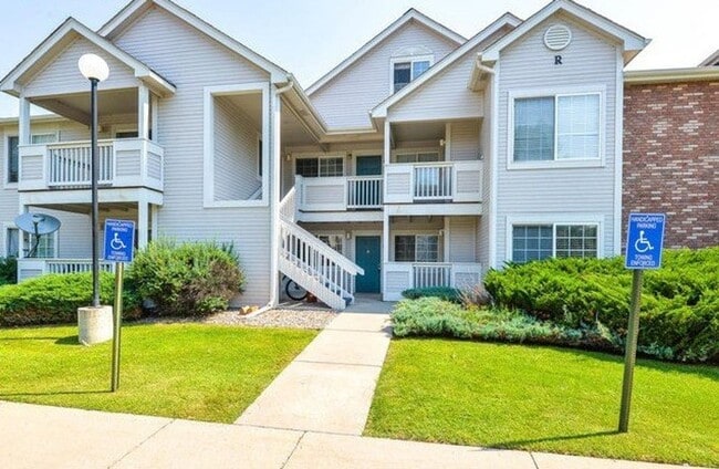 Building Photo - STUDENTS WELCOME! Remodeled 2 Bedroom 2 Bathroom Second-Floor Condo