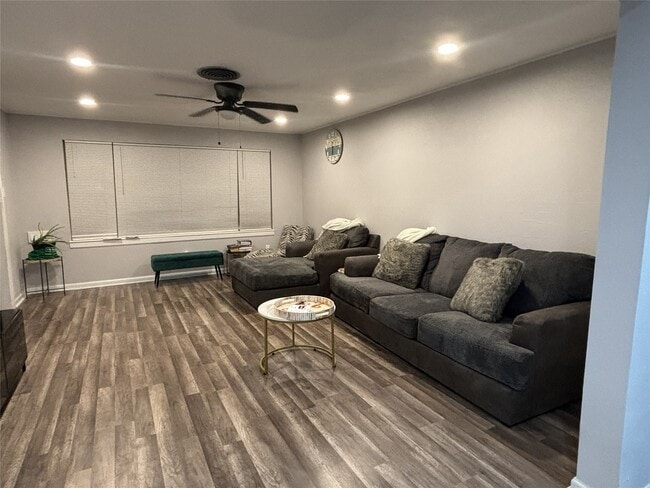 Building Photo - 4014 Farmer St