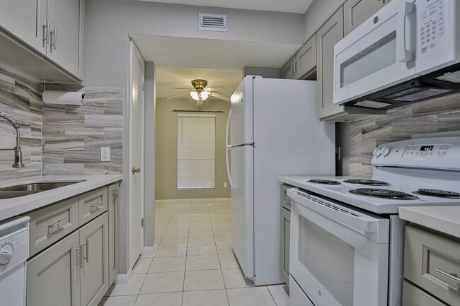 Building Photo - 1516 Bay Area Blvd Unit N1 Rental