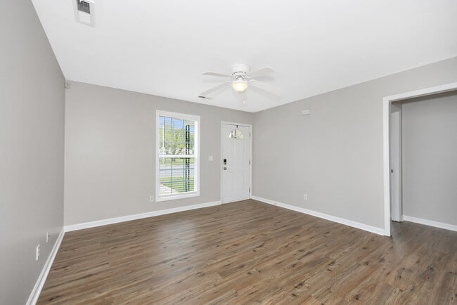 Photo - 800 Linwood Dr NW