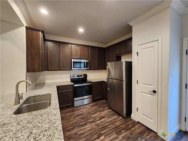 Photo - 340 Untermaier St