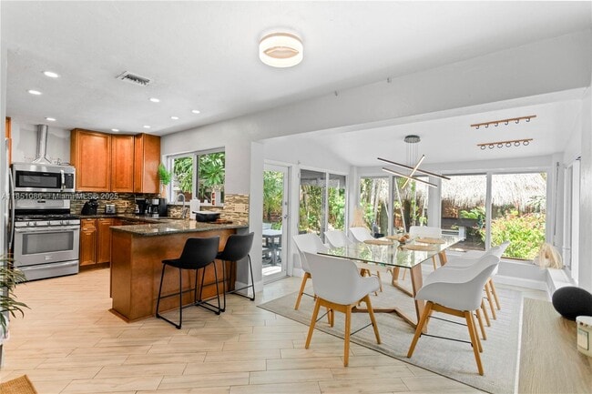 Photo - 228 NE 16th Ave