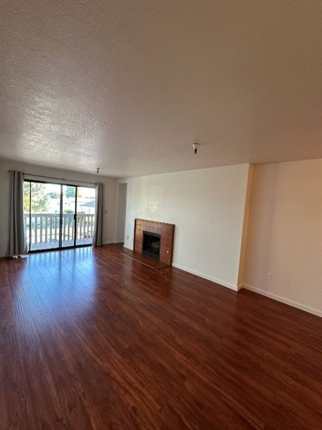 Photo - Nor Cal Realty, Inc - 2 bedroom 1.5 bath c... Unidad 206