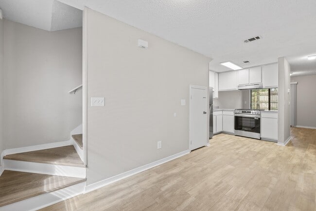 Photo - 205 Marquette St