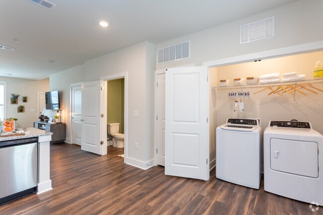 2BR, 2BA - 1296SF B2C Townhome - Laundry - Riverwood Apartments & Townhomes