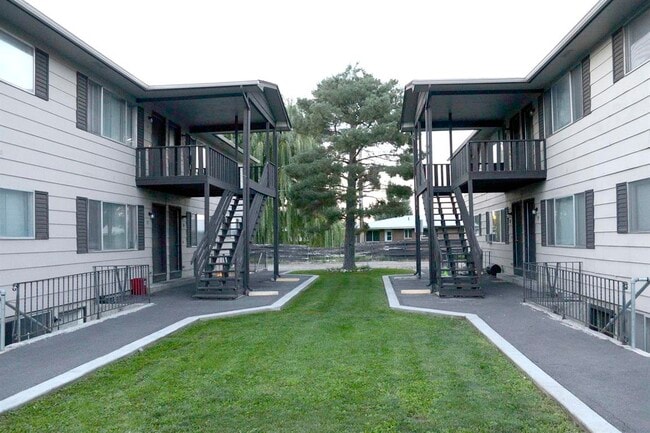 Building Photo - 1461 Benton St Unit 10