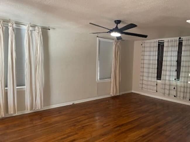 Building Photo - 3/2 Three Blocks to Tarleton Rental