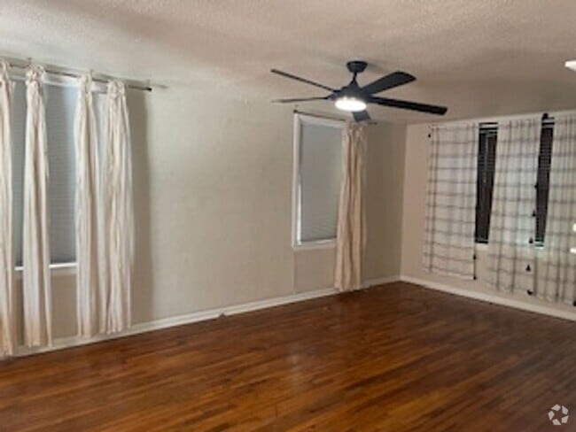 Building Photo - 3/2 Three Blocks to Tarleton Rental