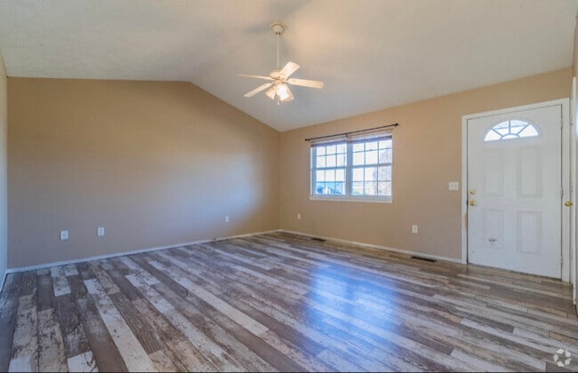 Building Photo - 318 Elm St Rental