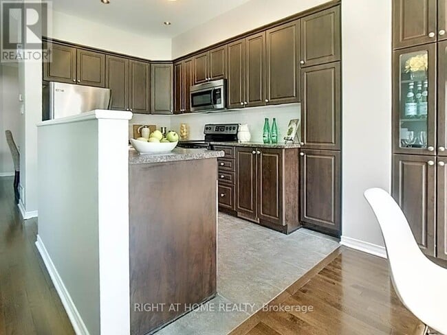Photo - 125 Hornchurch Ln