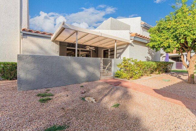 Photo - 220 N 22nd Pl