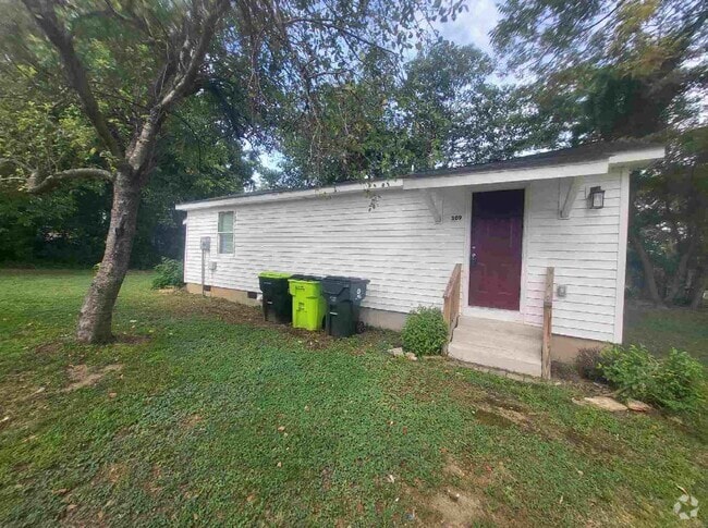 Building Photo - 309 W Martin St Rental