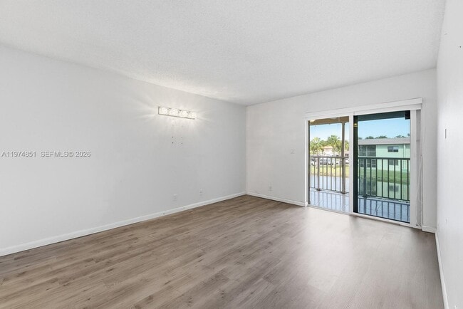 Photo - 140 Lakeview Dr Unit 203