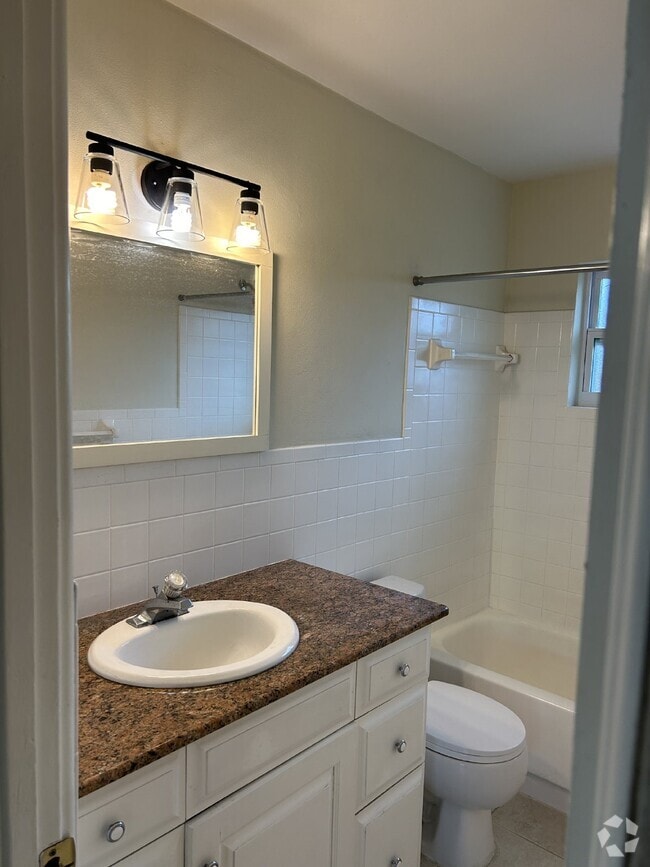 Building Photo - Bring Your  RV or Boat  -   2/1 House Incl...