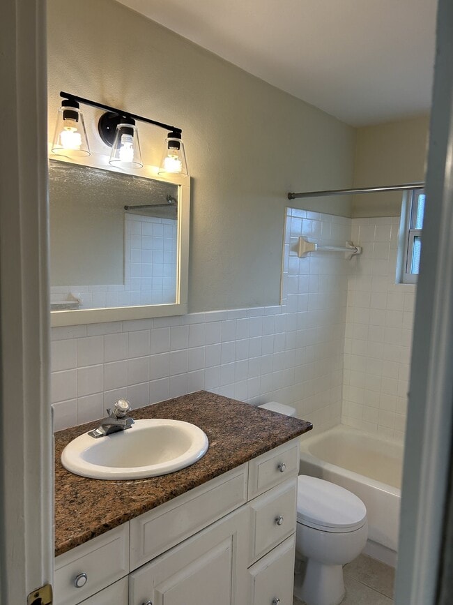 Building Photo - Bring Your RV or Boat - 2/1 House Incl...