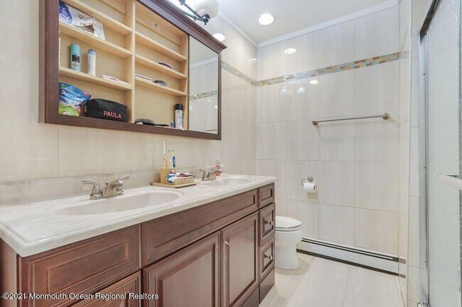 Photo - 45 Roslyn Ct House