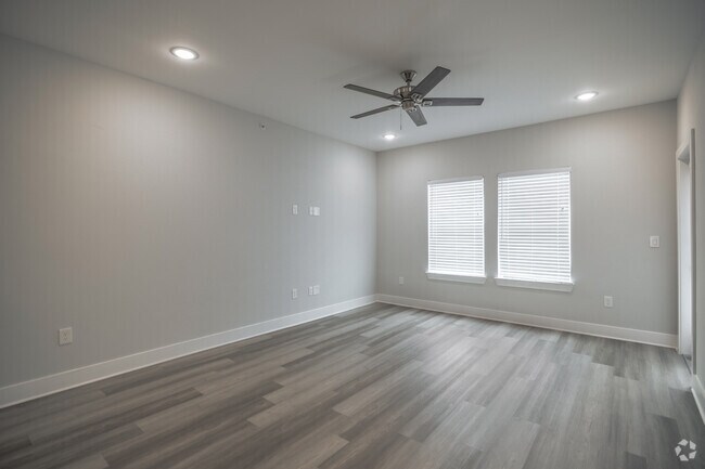 2BR, 2BA - 982SF - Living Room