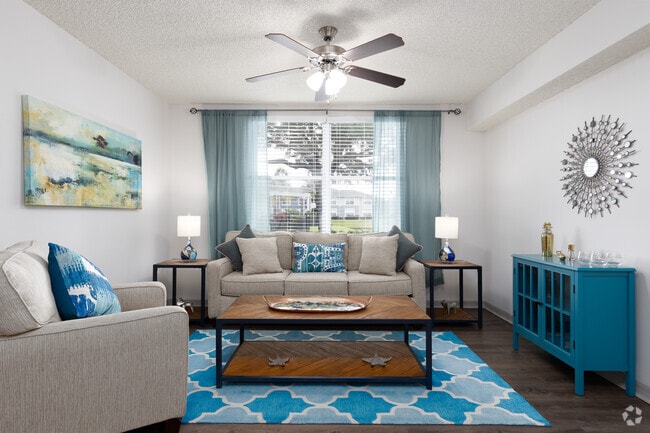 2BR, 2BA - 935SF