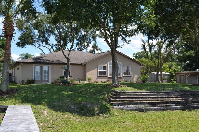Photo - Lake Weir - Bird Island Rental - 5/3/2 Water Front Living at it's Best! **Available Soon**