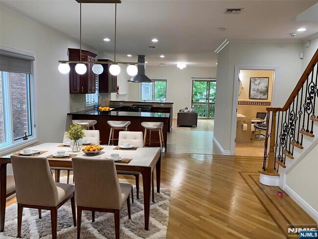 Photo - 436 Lawton Ave Unit A