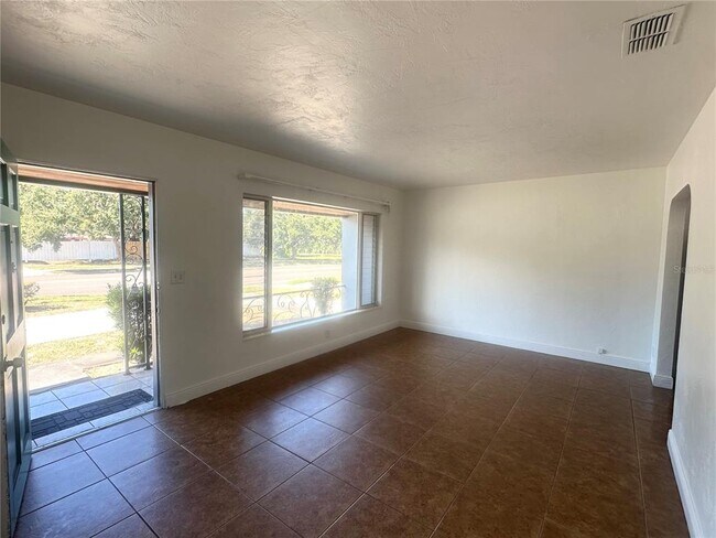 Photo - 4824 Dr. M.L.K. Jr St S