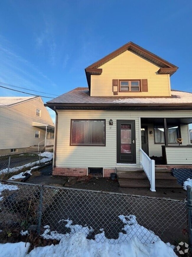 Building Photo - 2 bedroom 1 bathroom Rental