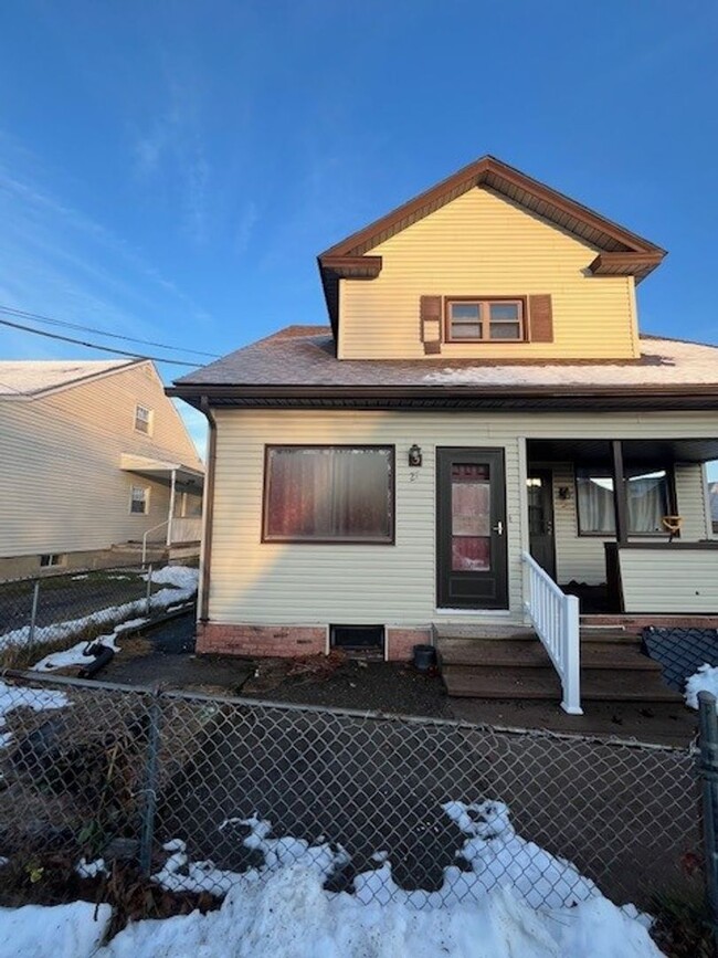 Building Photo - 2 bedroom 2 bathroom Rental