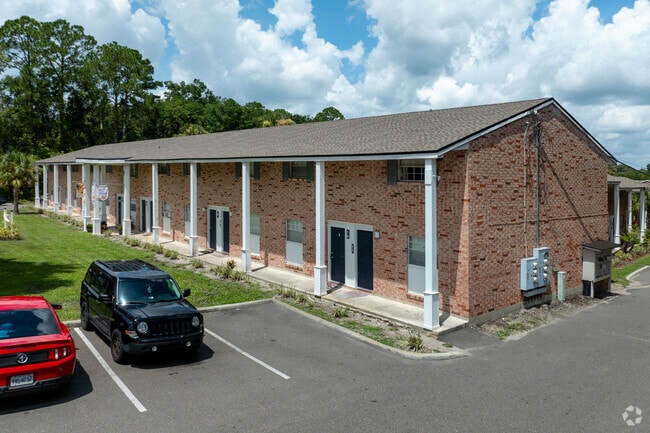 Photo - Lake Park Colonial