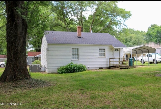 Photo - 213 Lindale St